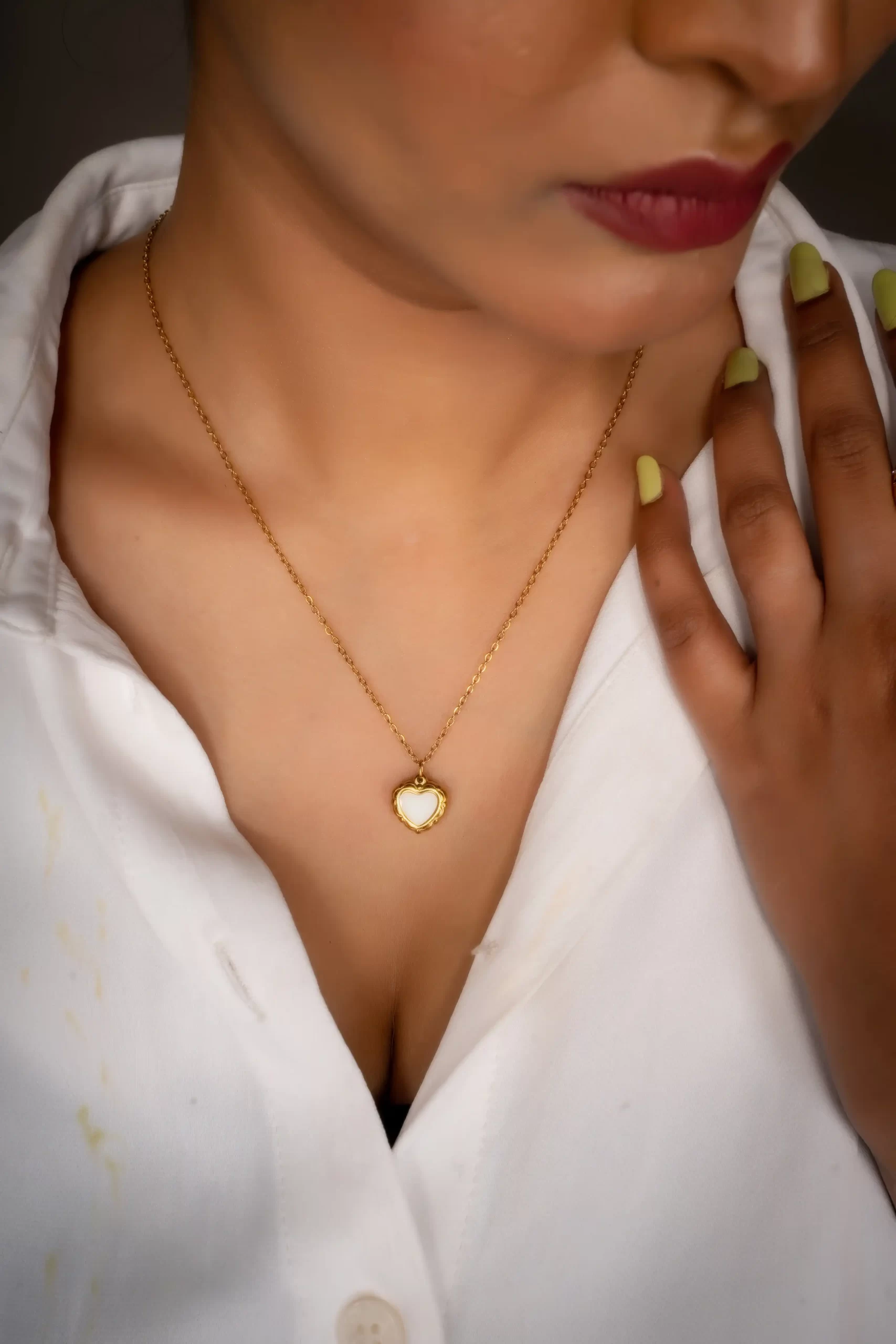 Smara Shell Heart Necklace