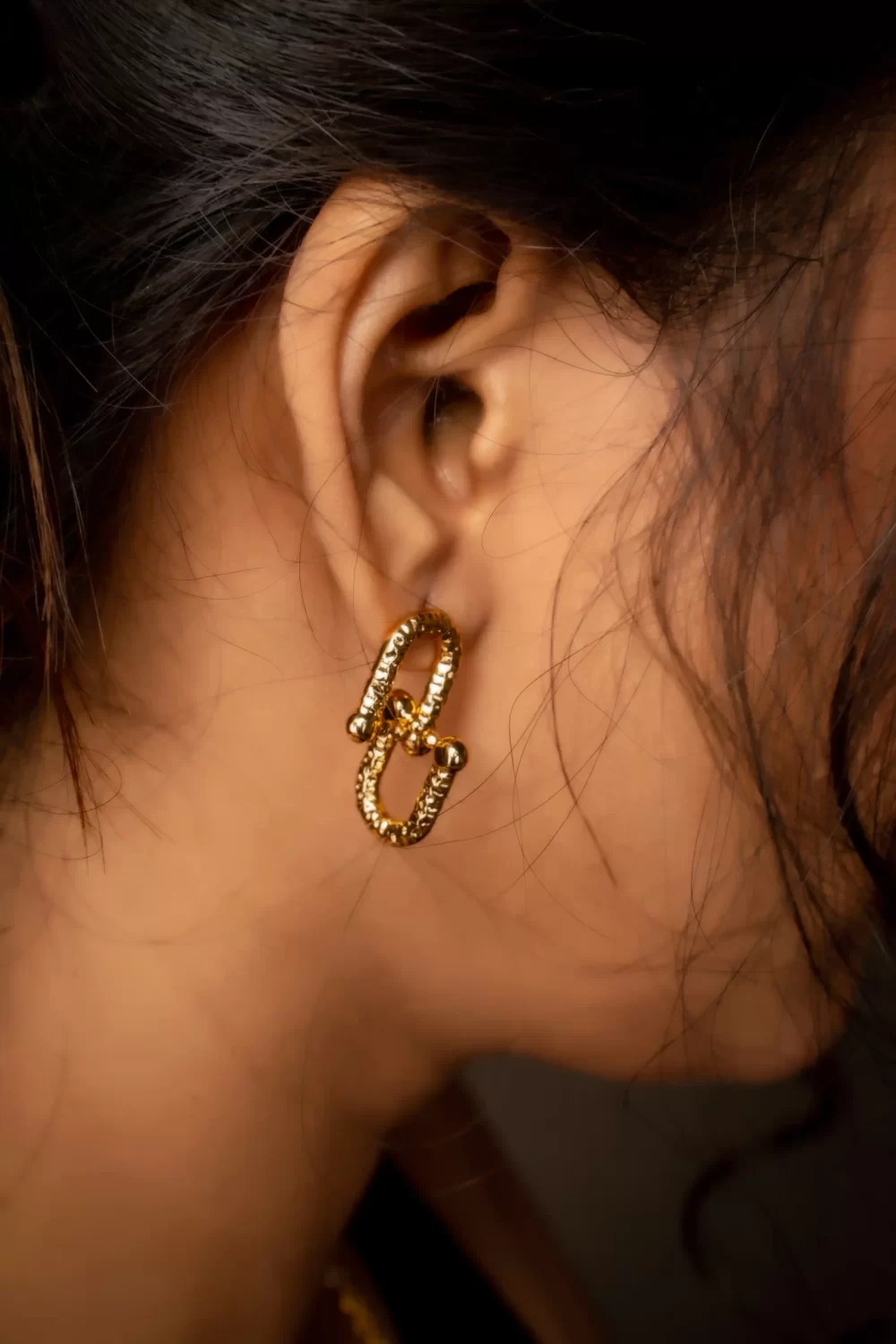 Smara u-shape connector earrings