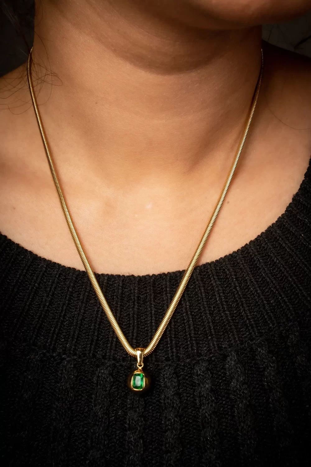 Smara Regal emerald green zircon pendant necklace